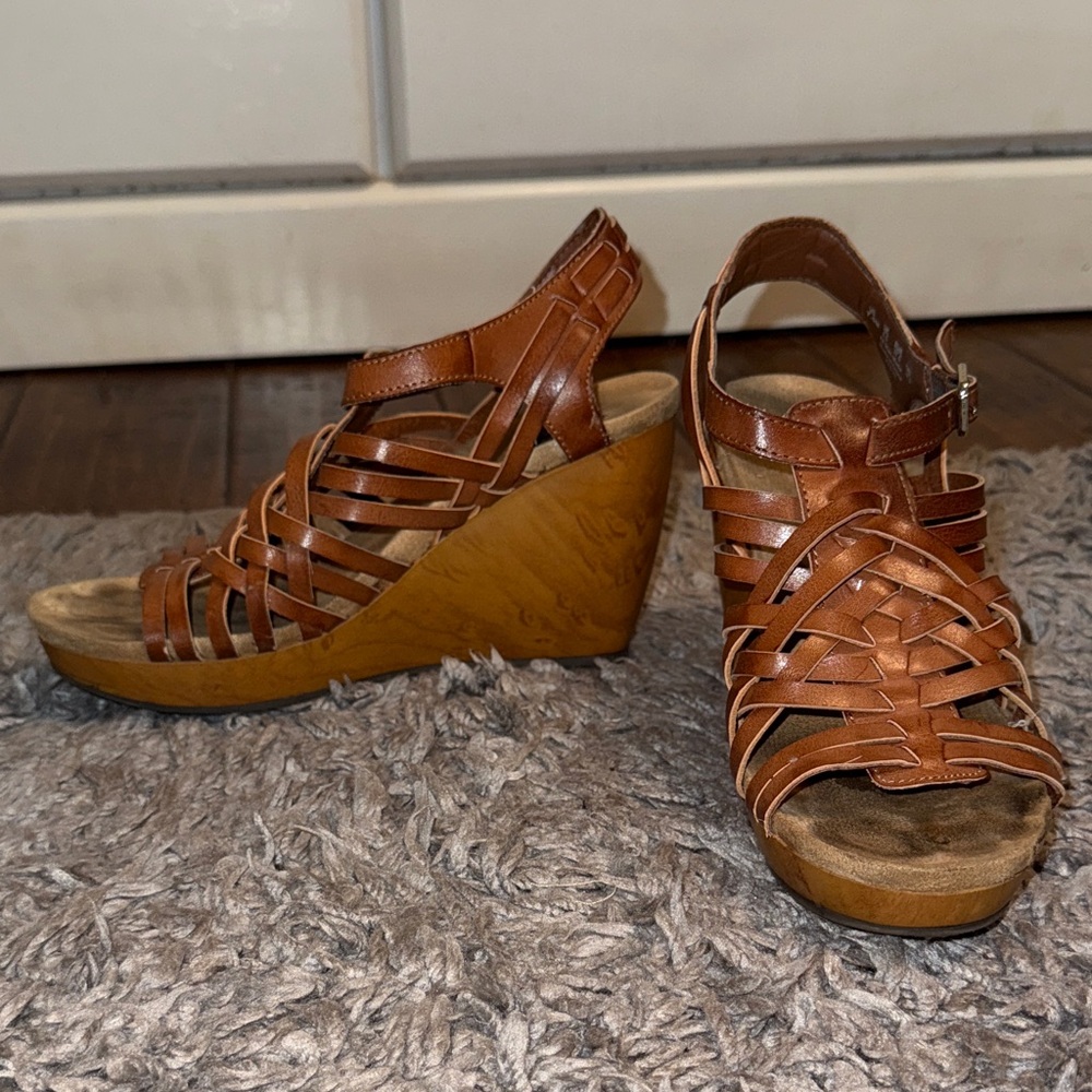 Dr schools huaraches style wedges